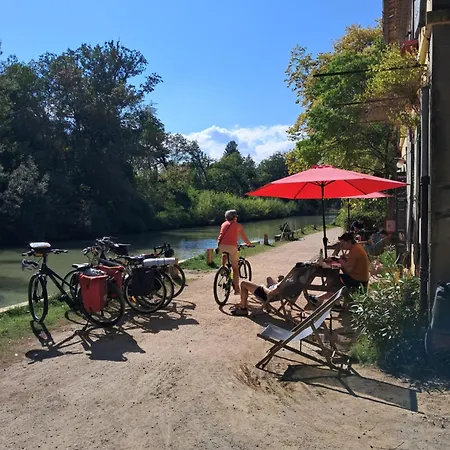 Au Bord Du Canal Du Midi Campsite *